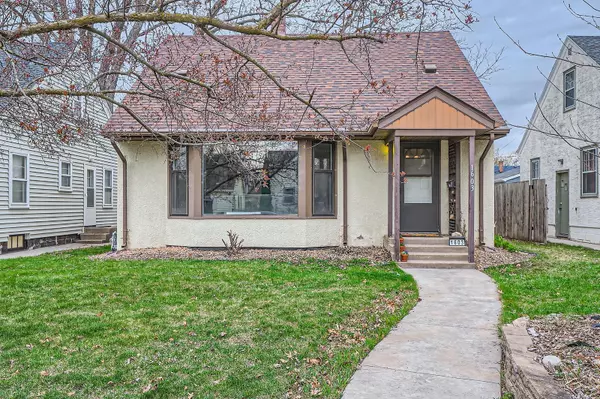 1603 Saint Albans ST N,  Saint Paul,  MN 55117
