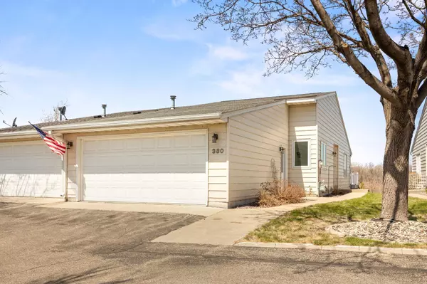 380 School RD SW, Hutchinson, MN 55350