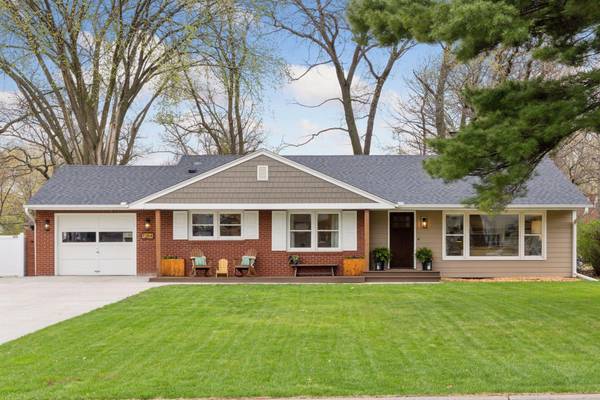1384 Arden PL,  Arden Hills,  MN 55112