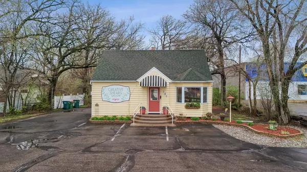 Anoka, MN 55303,721 E River RD