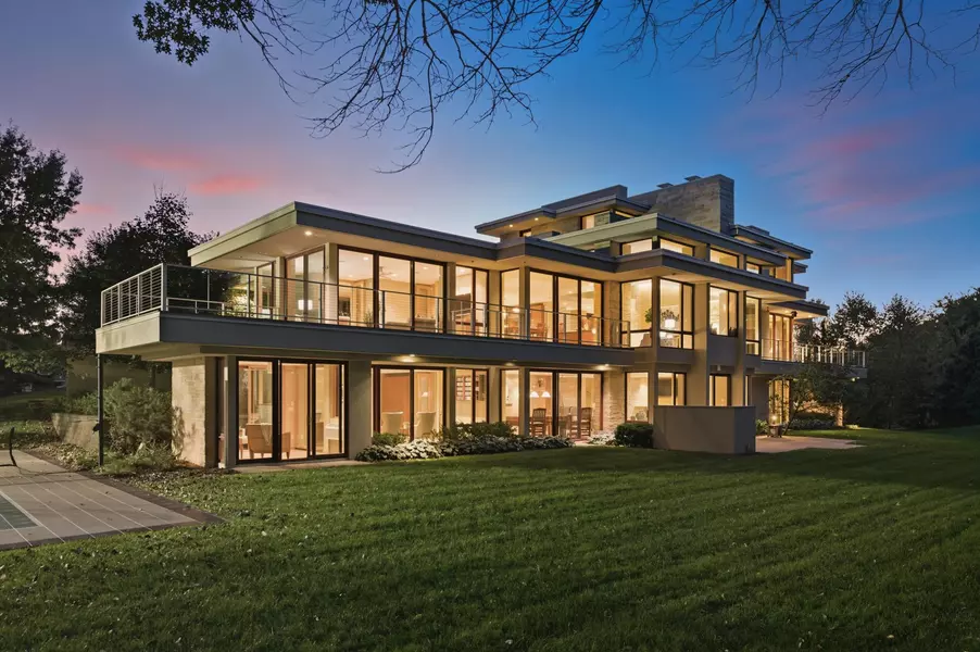 685 Hidden Creek TRL, Mendota Heights, MN 55118