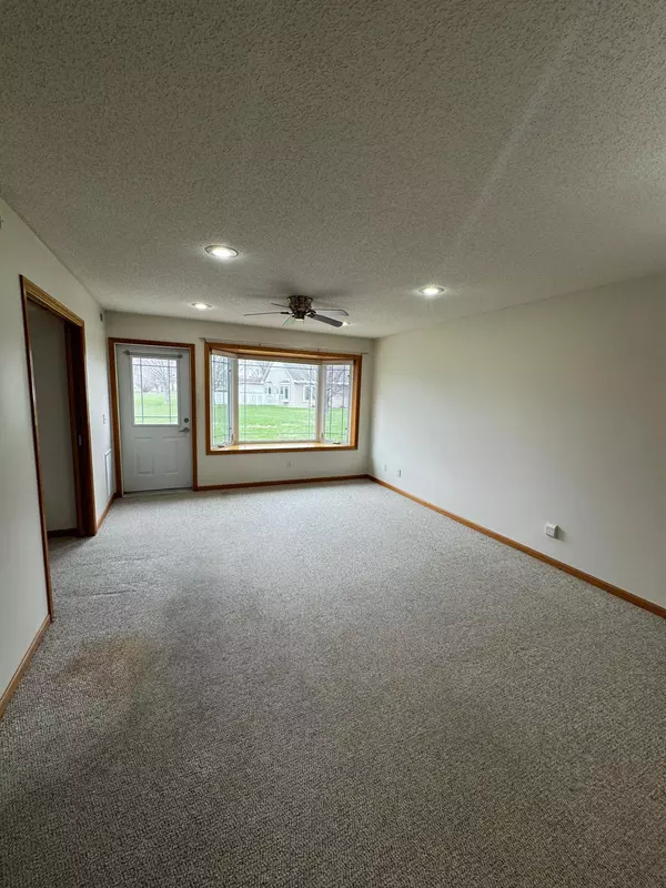 Prinsburg, MN 56281,307 Roseland AVE #5