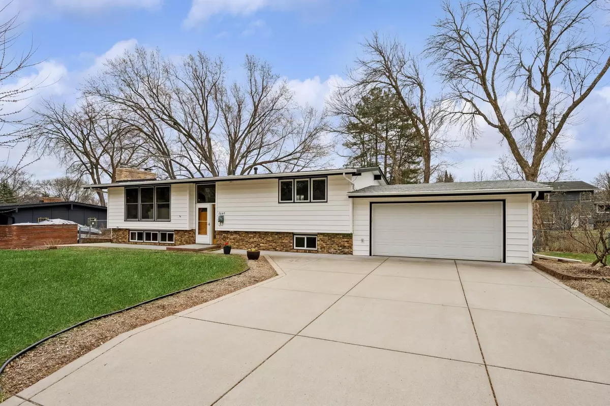 Golden Valley, MN 55427,8045 Wynnwood RD