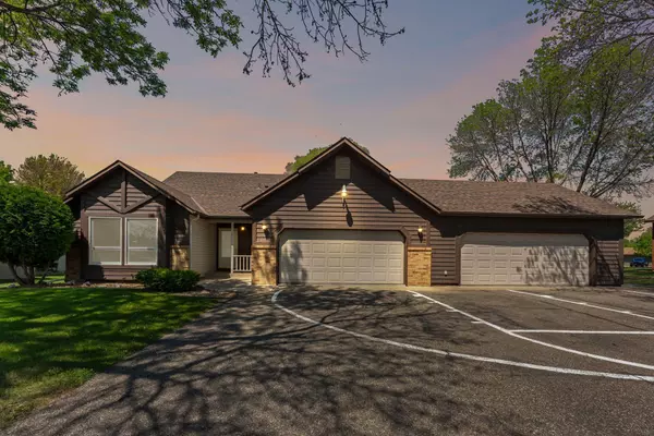 2173 Onyx DR, Shakopee, MN 55379