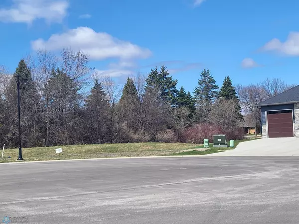 5317 Grayland DR S, Fargo, ND 58104