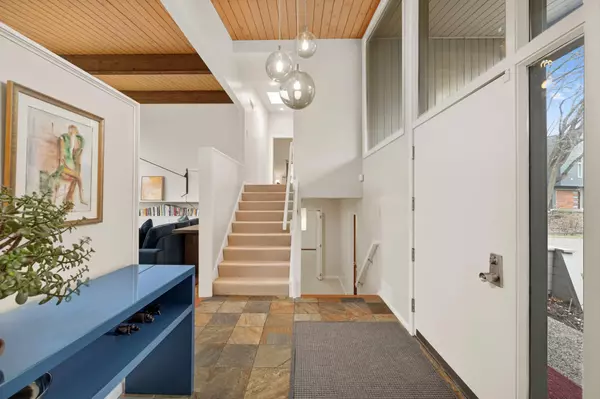 Mendota Heights, MN 55118,699 Sylvandale CT N