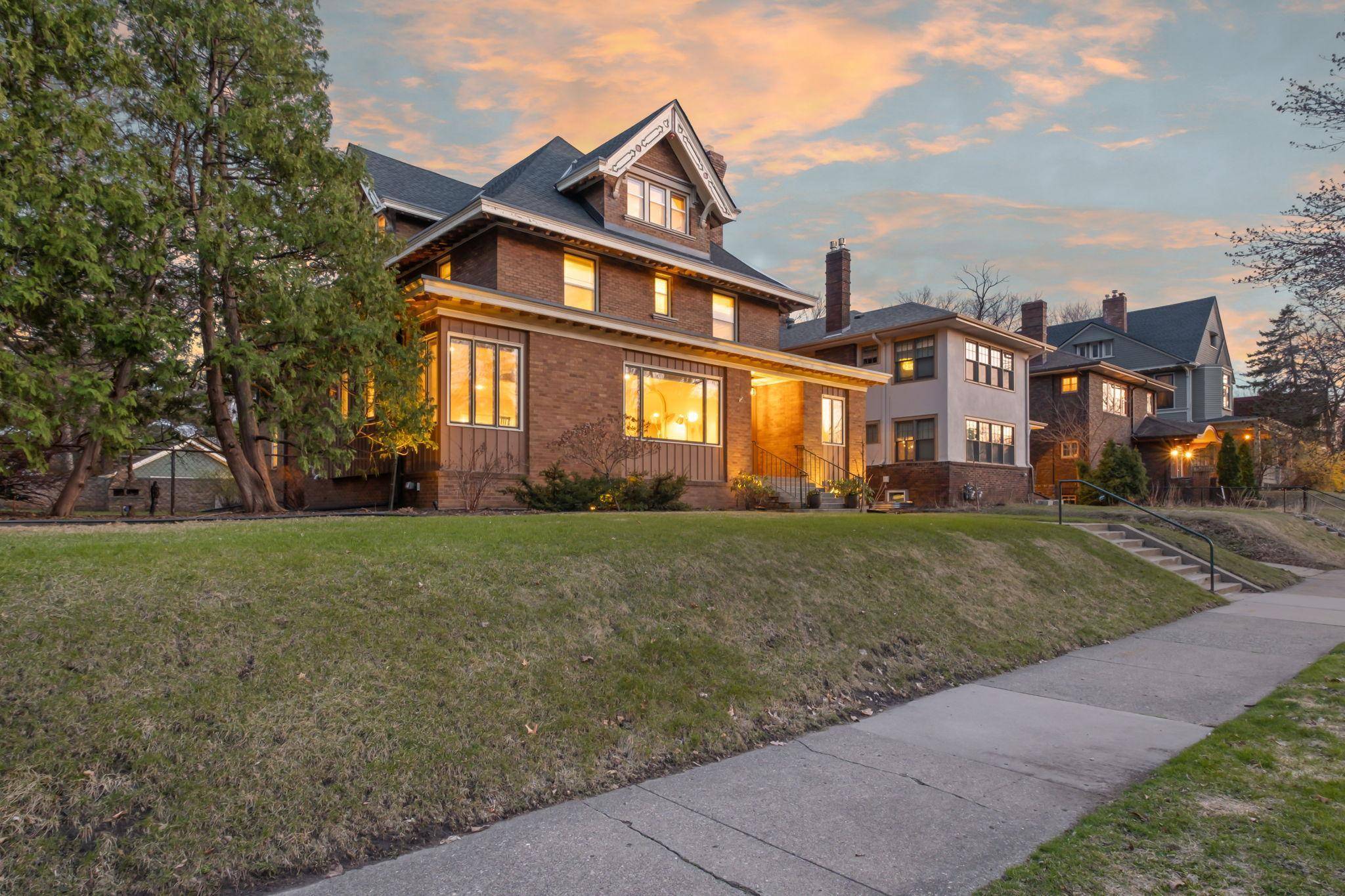 Saint Paul, MN 55105,834 Goodrich AVE