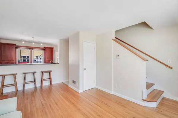 Saint Paul, MN 55116,2049 Montreal AVE