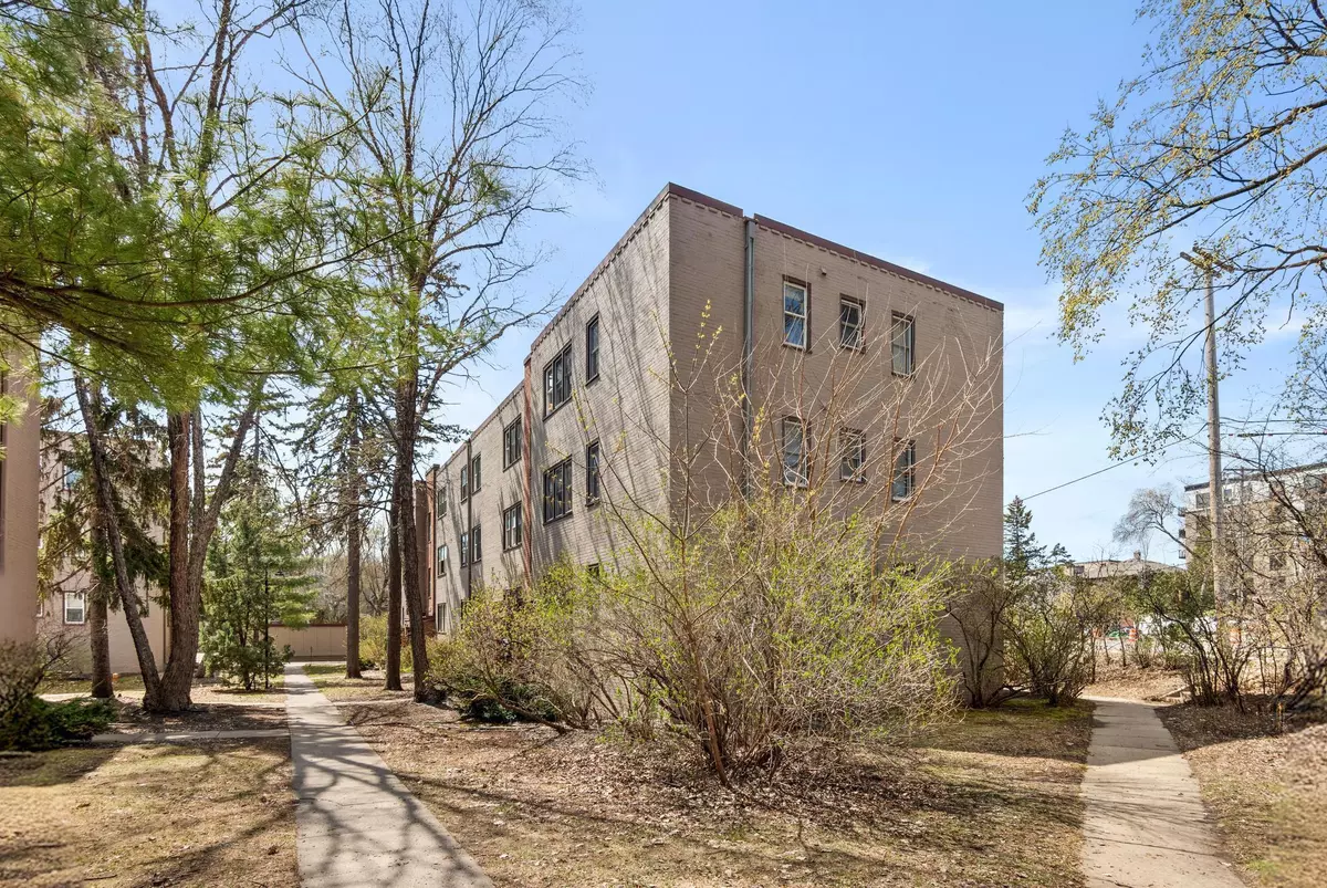 Minneapolis, MN 55416,3134 W Bde Maka Ska BLVD #211