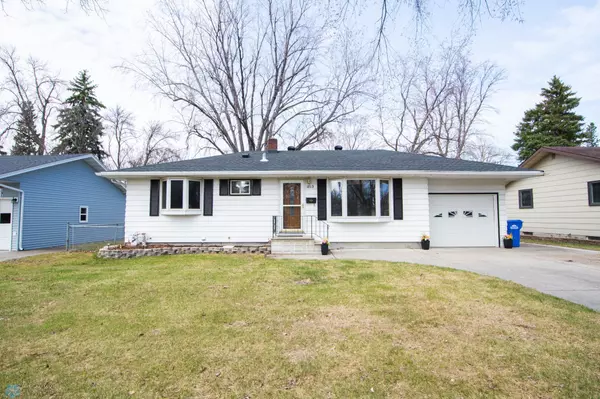 1813 14 1/2 ST S, Fargo, ND 58103