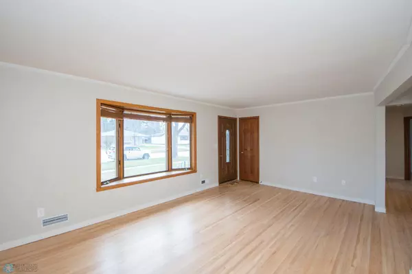 Fargo, ND 58103,1813 14 1/2 ST S