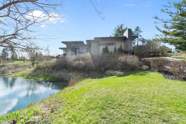 702 Valley WAY, Hopkins, MN 55305
