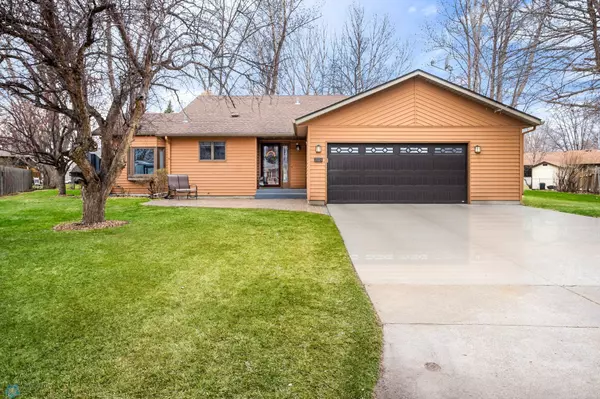 2325 18th AVE S, Fargo, ND 58103