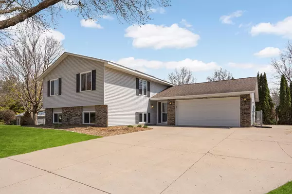7853 Hallmark WAY, Apple Valley, MN 55124