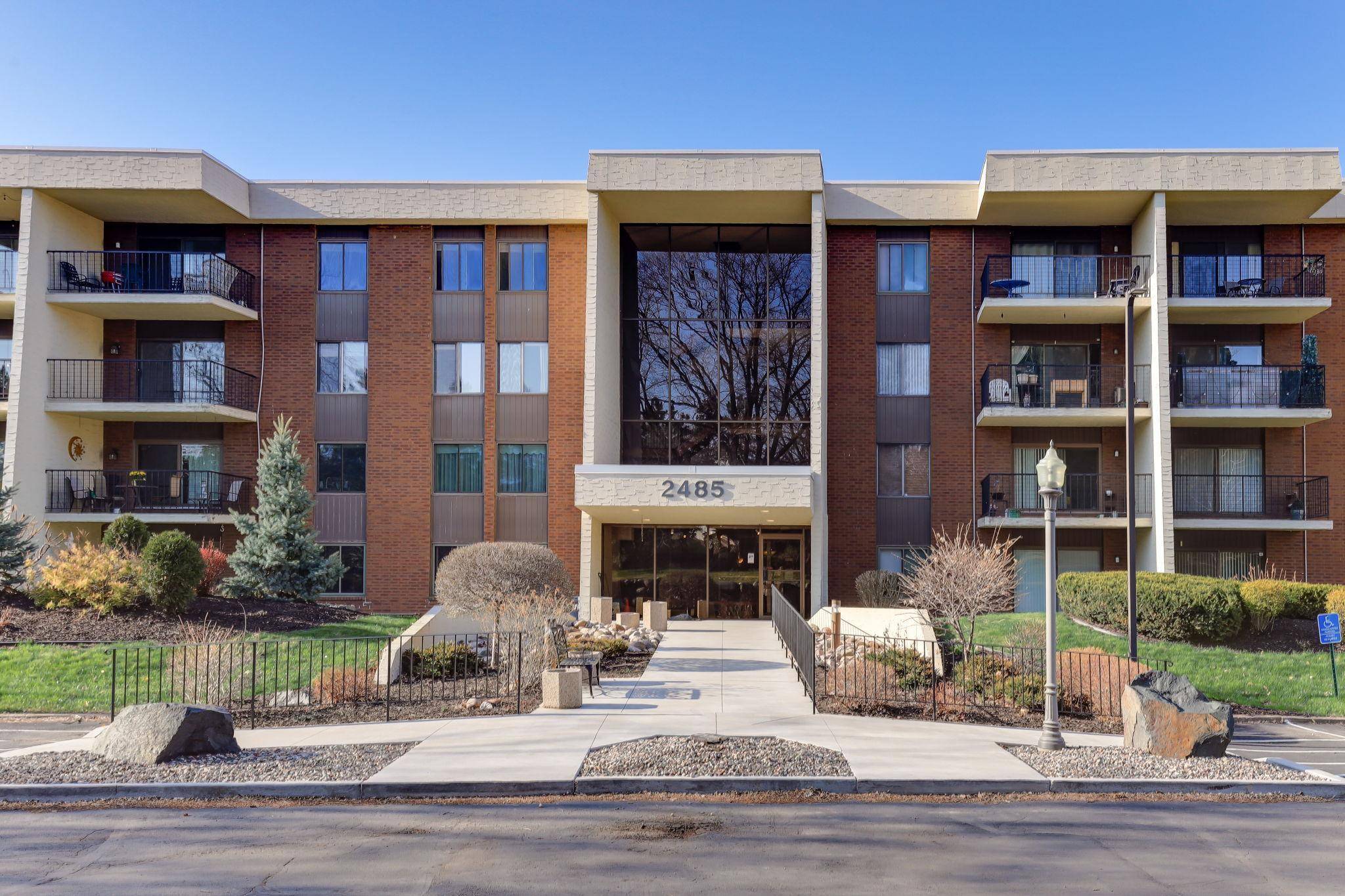 2485 Londin LN E #422, Maplewood, MN 55119