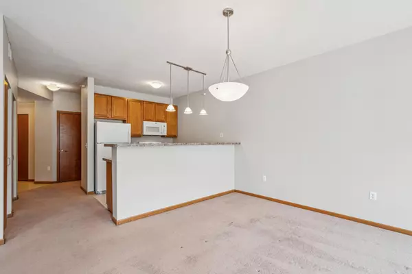 Saint Anthony, MN 55421,2405 39th AVE NE #307