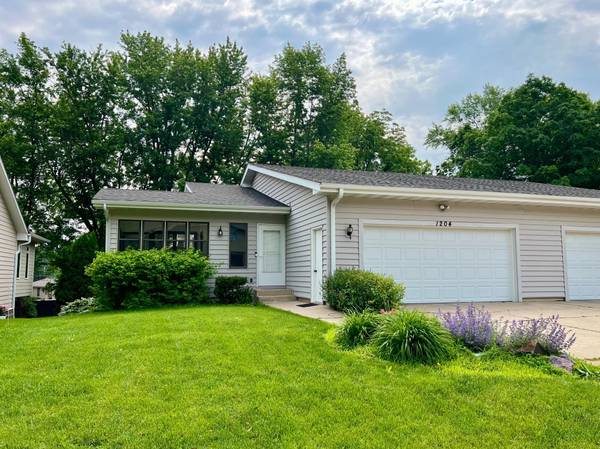 1204 Lia DR,  Northfield,  MN 55057