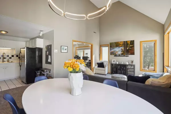 3047 Lake Shore DR #B, Minneapolis, MN 55416