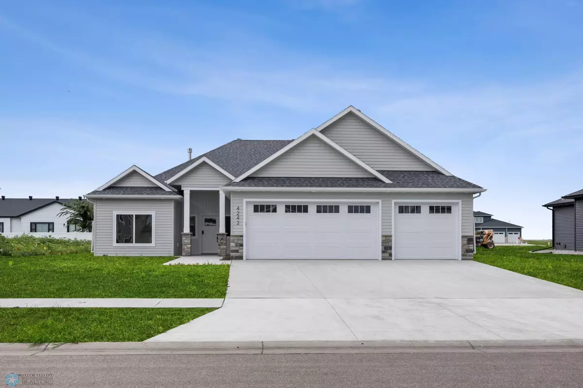 Fargo, ND 58104,4242 Bristlecone LOOP S