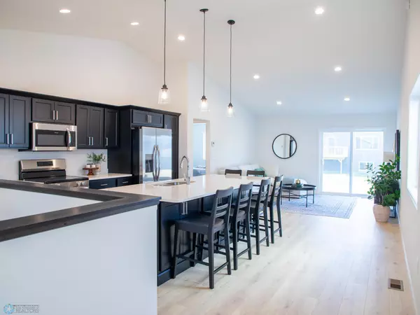 Fargo, ND 58104,6739 Meadow View DR S