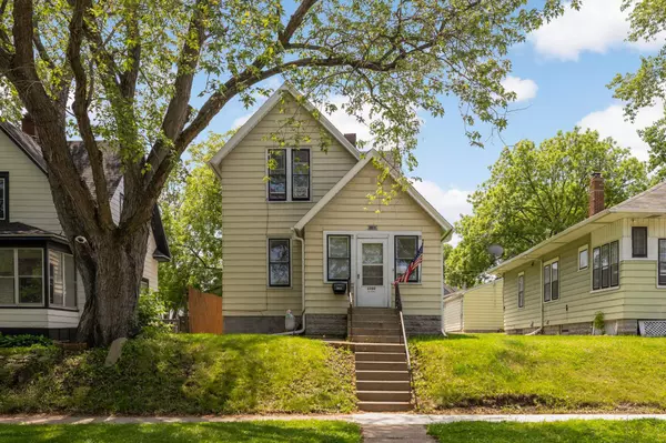 1102 Pacific ST, Saint Paul, MN 55106