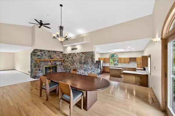 Eagan, MN 55123,1310 Deerwood DR