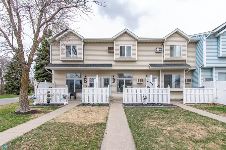 3709 10th ST N #D, Fargo, ND 58102
