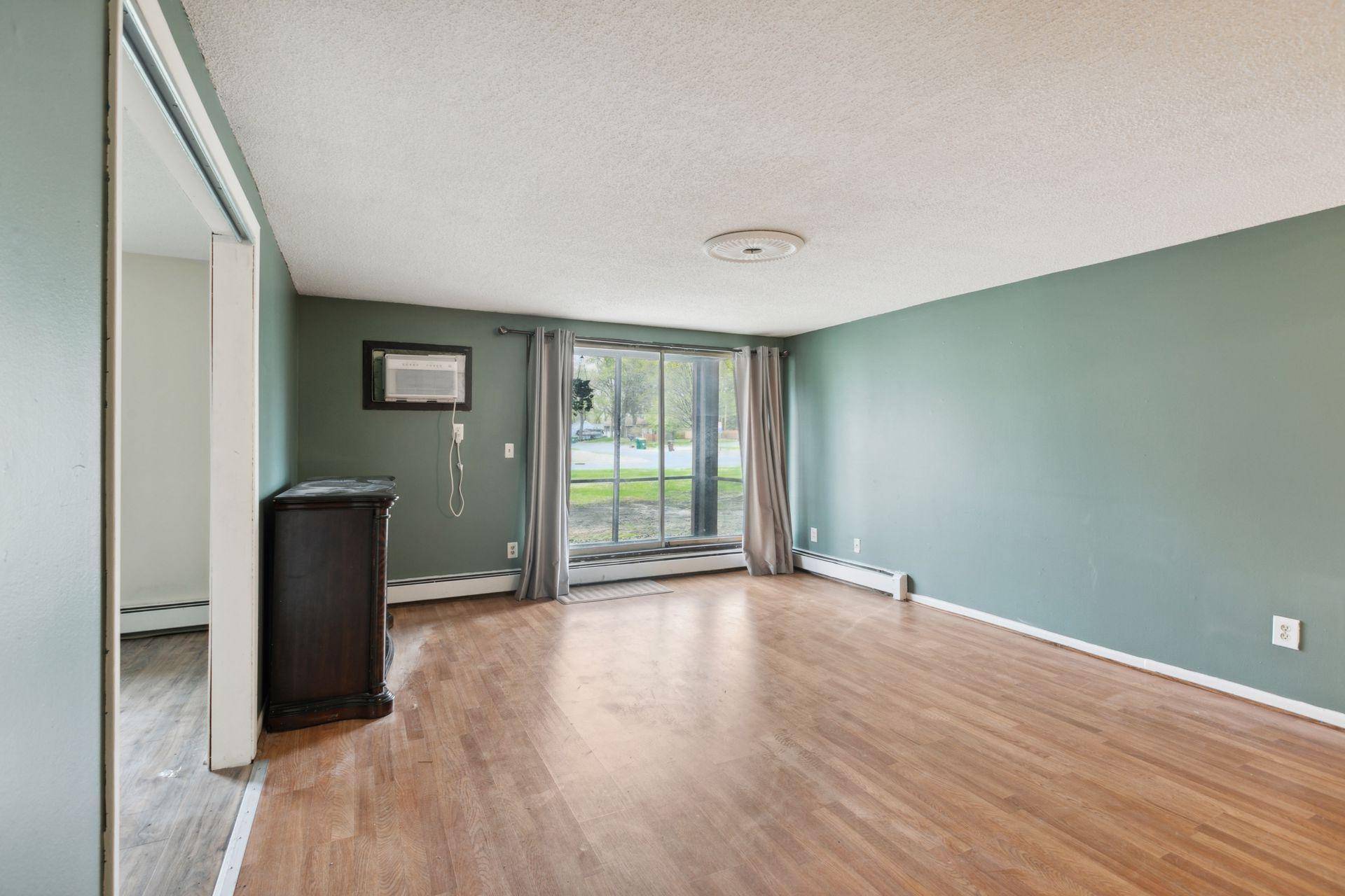 Brooklyn Center, MN 55429,4207 Lakeside AVE N #134