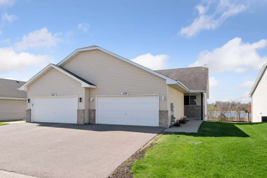 1729 Lakeridge WAY, Waconia, MN 55387
