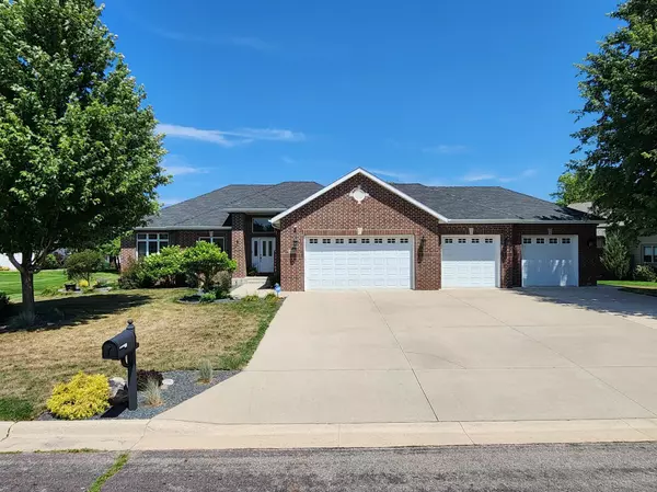 Owatonna, MN 55060,1808 Creekside DR NE