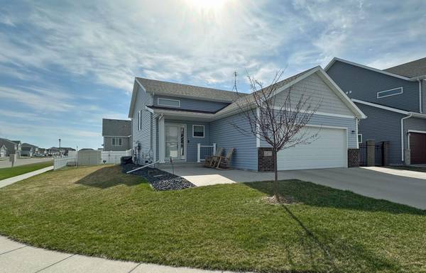 1377 Goldenwood DR, Fargo, ND 58078