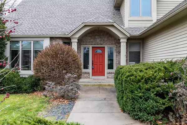 1405 Mayflower DR, Northfield, MN 55057