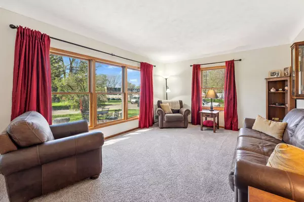 Oakdale, MN 55128,6122 Upper 51st ST N