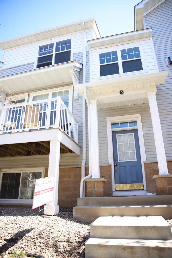 1675 Village TRL E #5, Maplewood, MN 55109