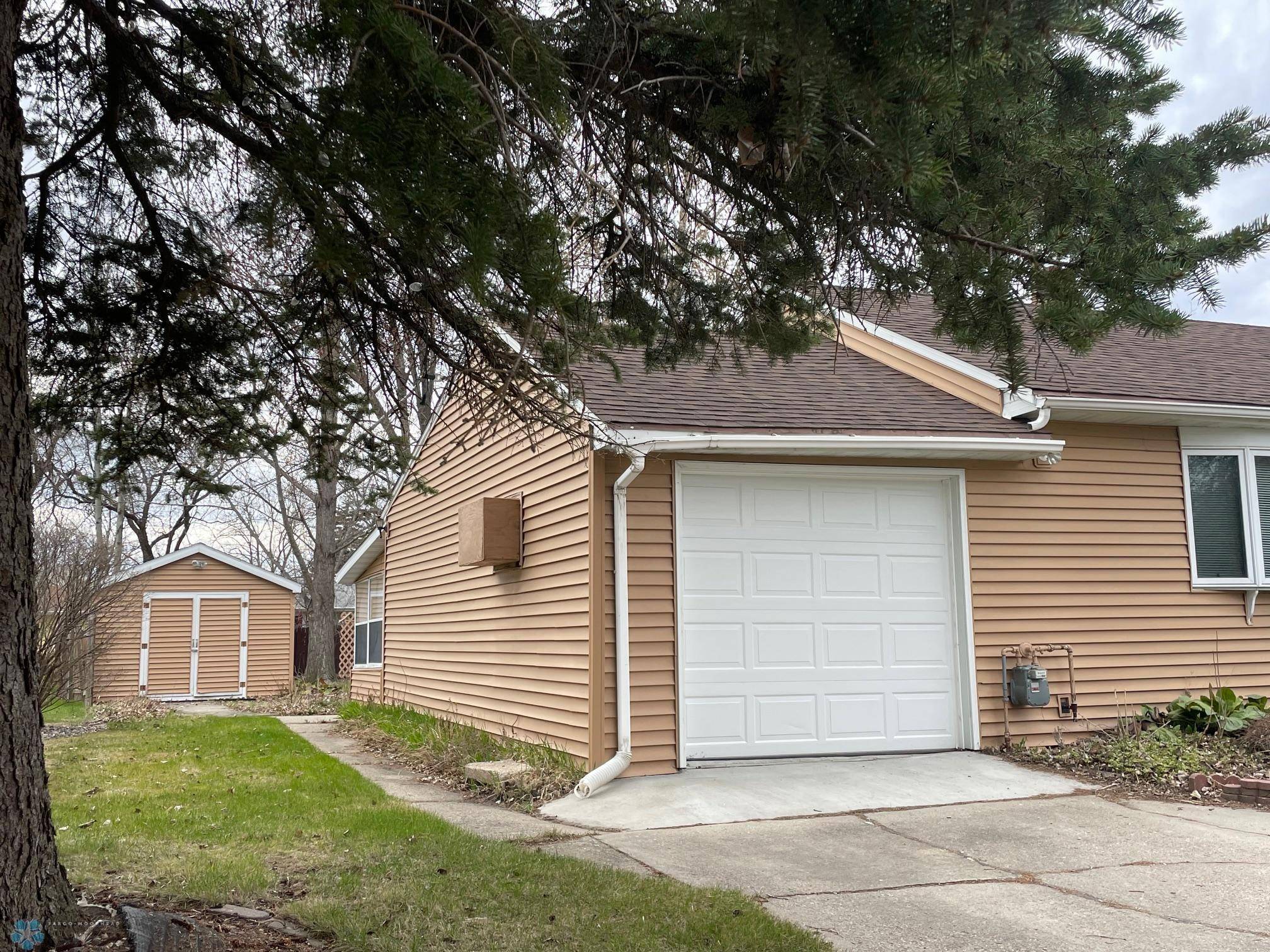 Wahpeton, ND 58075,847 3rd ST N