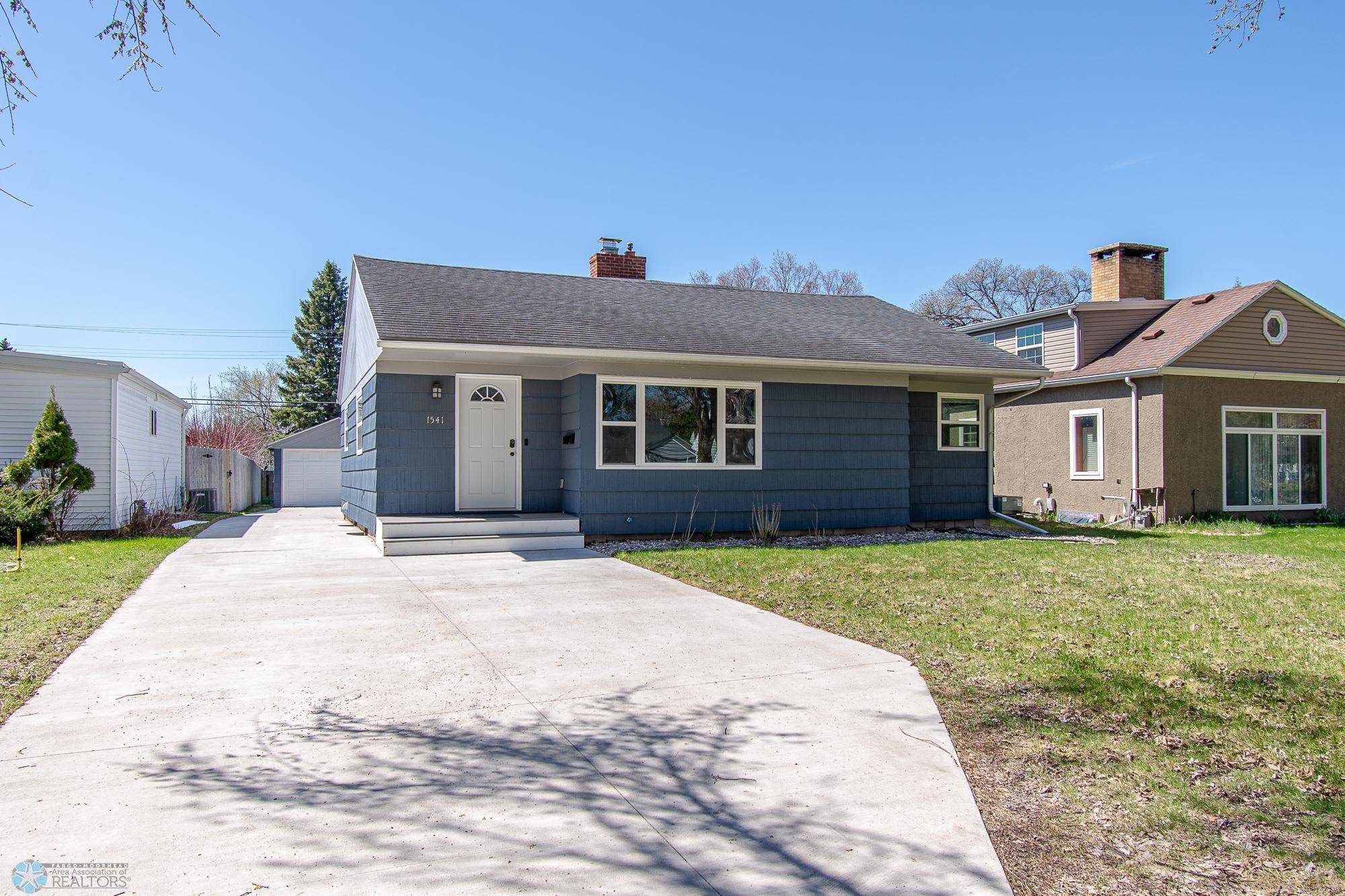 1541 10TH ST S, Fargo, ND 58103