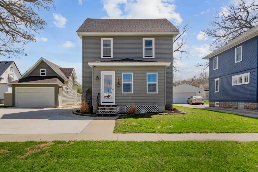 513 S Walnut AVE, Owatonna, MN 55060