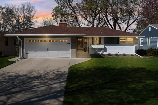Minneapolis, MN 55417,6120 Loren DR
