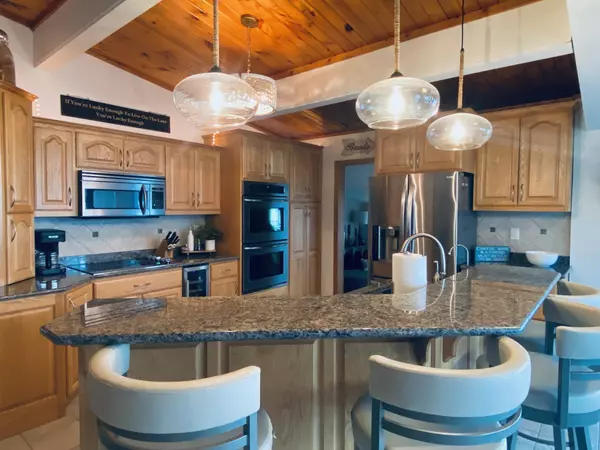 Detroit Lakes, MN 56501,806 Longview DR