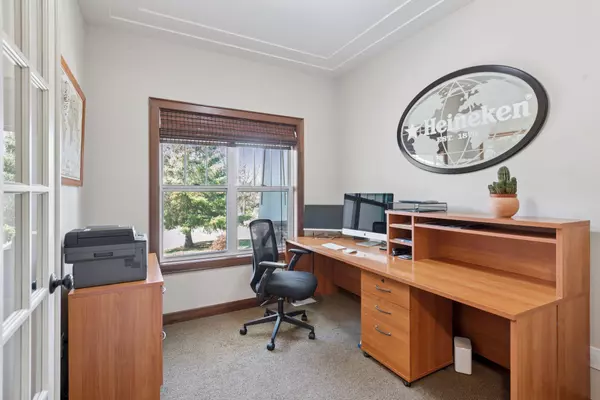 Minnetonka, MN 55305,3413 Shady Oak RD