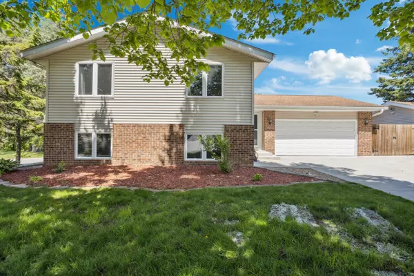 1112 Gabbert CIR, Eagan, MN 55123