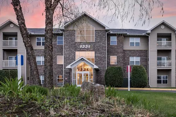 Chanhassen, MN 55317,1331 Lake DR W #A113