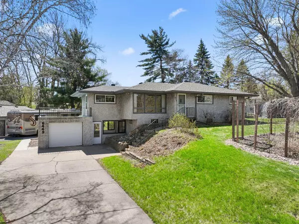 6449 49th ST N, Oakdale, MN 55128