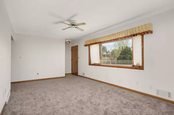 Maplewood, MN 55109,1485 Viking DR E