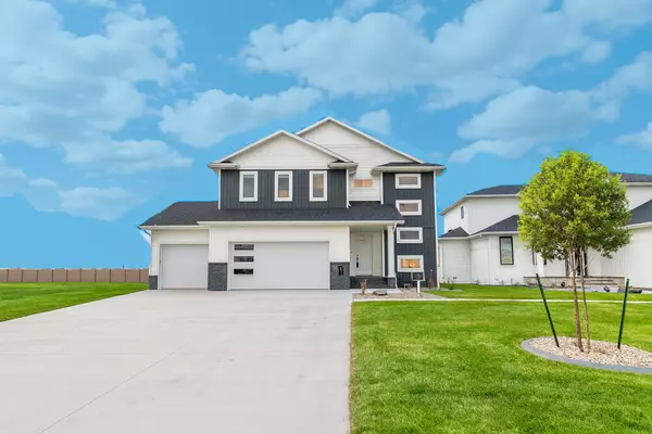6841 Sunrise Pt, Horace, ND 58047