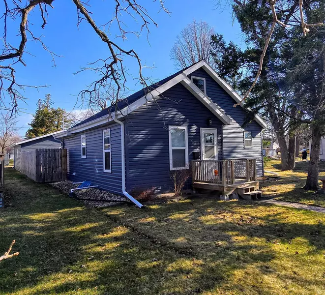 603 2nd ST SE, Roseau, MN 56751