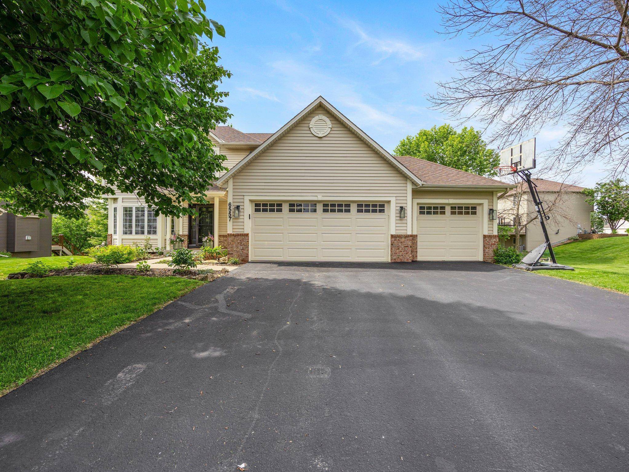 Cottage Grove, MN 55016,6557 Wildflower DR S