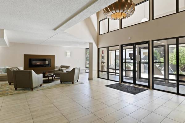 7200 York AVE S #304, Edina, MN 55435