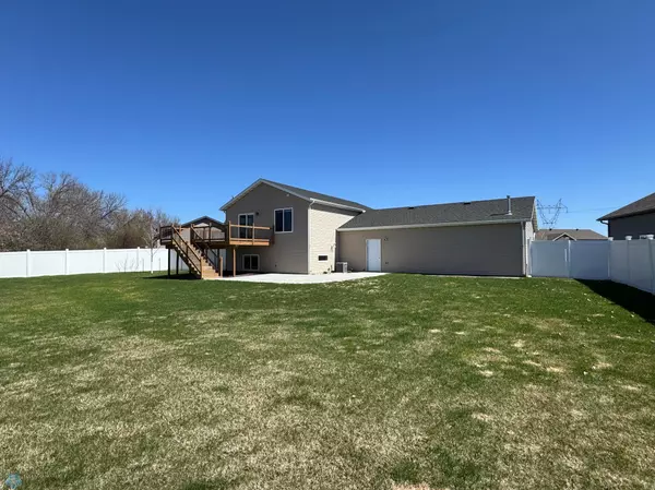 Fargo, ND 58104,5883 Autumn DR S
