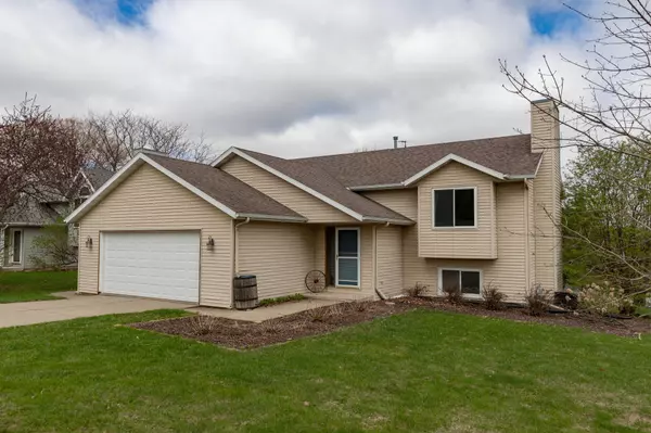 3559 Arbor DR NW, Rochester, MN 55901